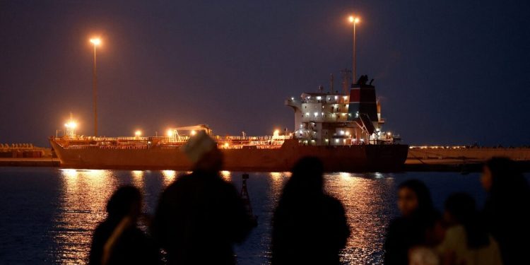 Θρίλερ-στα-Στενά-του-Ορμούζ:-Το-Ιράν-ανακοίνωσε-διόδια,-ενώ-ο-Τραμπ-μιλάει-για-συμφωνία-και-μεταφορά-ουρανίου-στις-ΗΠΑ