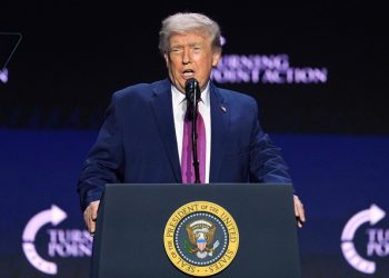 Επιμένει-ο-Τραμπ:-«Θα-πάμε-μαζί-με-το-Ιράν-για-να-ανακτήσουμε-το-εμπλουτισμένο-ουράνιο»-–-Νέα-επίθεση-στο-ΝΑΤΟ