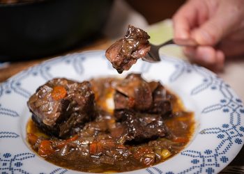 Η-τεχνική-μπρεζέ-σε-ουρά-μοσχαριού-αλά-Γαλλικά