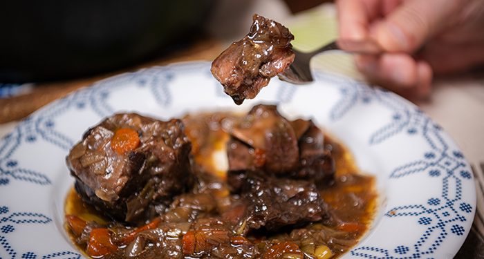 Η-τεχνική-μπρεζέ-σε-ουρά-μοσχαριού-αλά-Γαλλικά