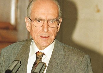 Ψαγμένος-συλλέκτης-ρολογιών-ο-Ανδρέας-Παπανδρέου