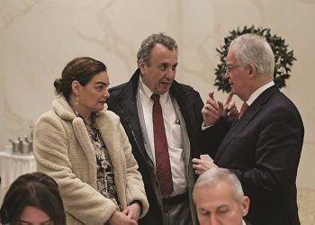 Η-αναπάντεχη-συνάντηση-του-Κωνσταντίνου-Τασούλα-με-το-ζεύγος-Χωμενίδη-–-Μπρέμπου-στα-Ιωάννινα