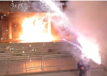 aλβανία:-Βίαια-επεισόδια-σε-αντικυβερνητική-διαδήλωση-στα-Τίρανα