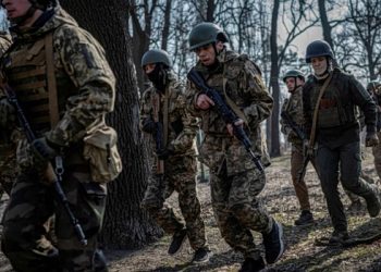 Οι-Ουκρανοί-θέλουνε-στρατεύματα-όχι-ρομπότ-–-Τι-συμβουλεύουν-χώρες-που-βρίσκονται-σε-ειρήνη