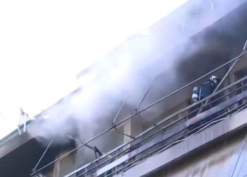 Κολωνός:-Μια-γυναίκα-χωρίς-τις-αισθήσεις-της-μετά-από-φωτιά-σε-διαμέρισμα