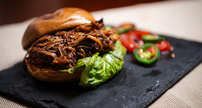 Εύκολο-pulled-pork-σε-κατσαρόλα
