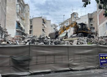 Γκρεμίστηκε-η-παλιά-κλινική-«Ευαγγελισμός»-της-Λάρισας-–-Ήταν-μια-από-τις-μεγαλύτερες-κατεδαφίσεις-στο-κέντρο-της-πόλης