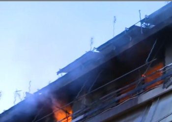 Τραγωδία-στον-Κολωνό:-Δύο-νεκροί-από-τη-φωτιά-σε-πολυκατοικία-–-Μία-γυναίκα-στο-νοσοκομείο