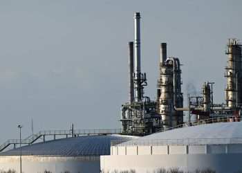 Η-«βουτιά»-στις-τιμές-του-πετρελαίου-και-οι-«ενέσεις»-στην-αγορά-για-τον-έλεγχο-του-ράλι-των-καυσίμων