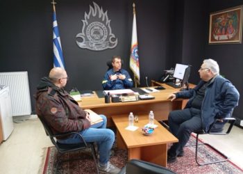 Κλιμάκιο-του-ΚΚΕ-στον-1ο-Πυροσβεστικό-Σταθμό-Λάρισας-και-το-πυροσβεστικό-Κλιμάκιο-του-Πυργετού