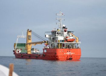 Σταδιακή-επανεκκίνηση-στη-ναυσιπλοΐα-στα-Στενά-του-Ορμούζ-με-φόντο-εύθραυστη-εκεχειρία