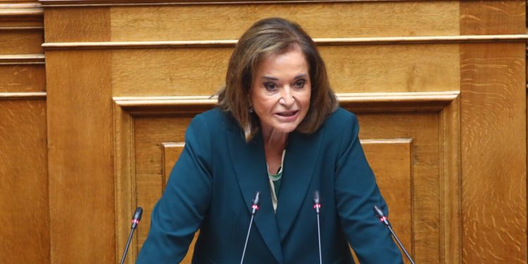 Ντόρα-Μπακογιάννη:-«Ο-Μακάριος-Λαζαρίδης-θα-έπρεπε-να-έχει-διευκολύνει-τον-πρωθυπουργό-και-το-κόμμα»