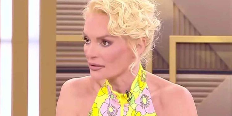 Έλενα-Χριστοπούλου:-«Δεν-μπορώ-τους-ανθρώπους-που-νομίζουν-ότι-τα-ξέρουν-όλα»