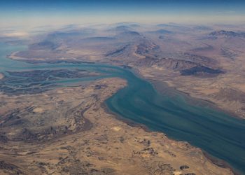 Νηοπομπή-δεξαμενόπλοιων-αναχωρεί-από-τον-Κόλπο-και-διέρχεται-από-τα-Στενά-του-Ορμούζ