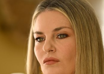 Να-μ’-αγαπάς-–-spoiler:-Σοφία-και-Μιχάλης-φιλιούνται