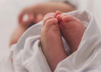 Περίεργη-υπόθεση-με-νεογέννητο-ερευνούν-οι-αρχές-στη-Θεσσαλονίκη,-συνελήφθη-η-20χρονη-μητέρα-και-ένας-48χρονος