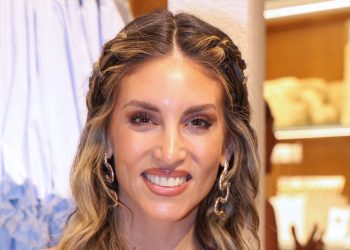 Η-Αθηνά-Οικονομάκου-έκανε-πρόβα-νυφικού-–-Η-επίσκεψη-στο-ατελιέ-της-celia-kritharioti