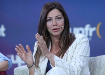 Ζαχαράκη-στο-ΑΠΕ-για-το-σχολείο-του-αύριο:-Η-εκπαίδευση-ως-δύναμη-διαμόρφωσης-της-εποχής