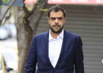 Ο-Μαρινάκης-έβγαλε-σε-διαβούλευση-την-αδειοδότηση-των-περιφερειακών-καναλιών-μετά-από-3-δεκαετίες-προσωρινής-λειτουργίας