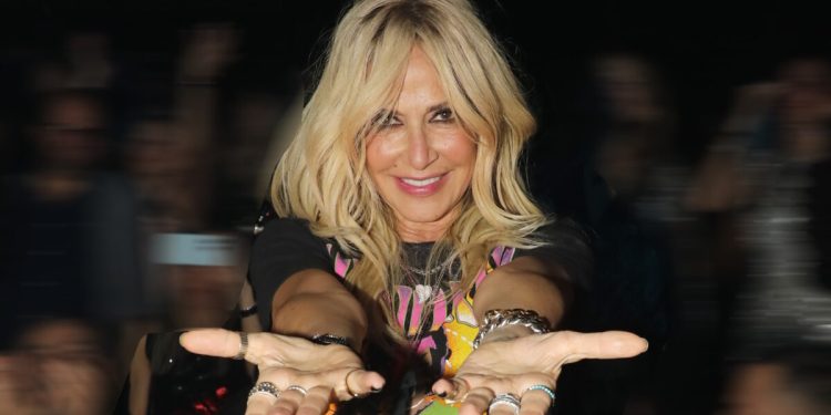 Άννα-Βίσση:-Κρούση-σε-Ρίκι-Μάρτιν-και-Τζένιφερ-Λόπεζ-για-να-εμφανιστούν-στη-συναυλία-της-στο-ΟΑΚΑ