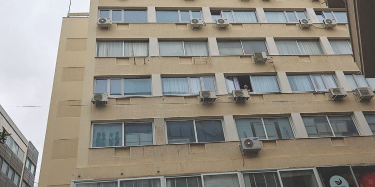 Ποιος-έριξε-από-τον-3ο-το-call-girl!