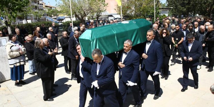 Με-τη-σημαία-του-Παναθηναϊκού-το-τελευταίο-«αντίο»-στον-Γιώργο-Γονιό-(pics)