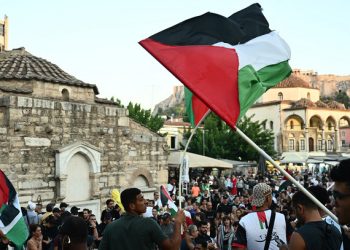 Συγκέντρωση-στο-Μοναστηράκι-για-την-εμπρηστική-επίθεση-σε-γκαλερί-στου-Ψυρρή-–-Είχε-πάρει-θέση-κατά-της-γενοκτονίας