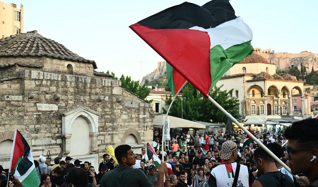 Συγκέντρωση-στο-Μοναστηράκι-για-την-εμπρηστική-επίθεση-σε-γκαλερί-στου-Ψυρρή-–-Είχε-πάρει-θέση-κατά-της-γενοκτονίας