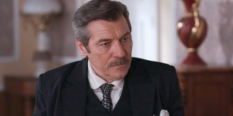 grand-hotel-–-επόμενα-επεισόδια:-Ο-Χατζημήτρος-δίνει-εντολή-στον-Μάρκο-να-βάλει-φωτιά-στον-μαχαλά-των-προσφύγων