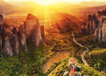 Μετέωρα:-Τρία-έθιμα-που-αναβιώνουν-κάθε-χρόνο-το-Πάσχα-και-αξίζει-κανείς-να-τα-παρακολουθήσει-από-κοντά