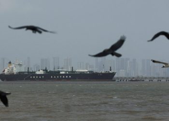 Το-Ιράν-έκλεισε-ξανά-τα-Στενά-του-Ορμούζ-κατηγορώντας-τις-ΗΠΑ-–-8-πετρελαιοφόρα-κατάφεραν-να-περάσουν