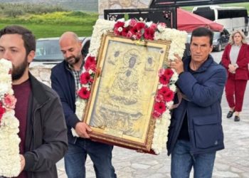 Μεγαλοπρεπής-πανήγυρη-στα-Μύρα-Λάρισας:-Χιλιάδες-πιστοί-στην-Παναγία-Κριτσιλαριώτισσα