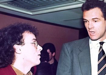 Το-«ιερό-χέρι»-που-μας-ευλόγησε-όλους