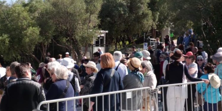 Διεθνής-Ημέρα-Μνημείων:-«Πλημμύρισαν»-οι-αρχαιολογικοί-χώροι-και-τα-μουσεία-λόγω-ελεύθερης-εισόδου