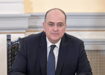 Παραίτηση-Λαζαρίδη:-«Σφυροκόπημα»-της-αντιπολίτευσης-στην-κυβέρνηση-–-«Είναι-σαφές-ότι-έπρεπε-να-παρέμβει-η-Μπακογιάννη»