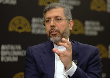 Αναπληρωτής-ΥΠΕΞ-Ιράν:-Οι-ΗΠΑ-«δεν-μπορούν-να-επιβάλλουν-τη-θέλησή-τους-και-να-πολιορκήσουν»-το-Ορμούζ-–-Ο-Τραμπ-«τουιτάρει-και-μιλάει-πολύ»