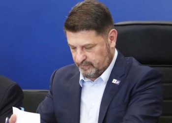 o-«mr-θάρρος»