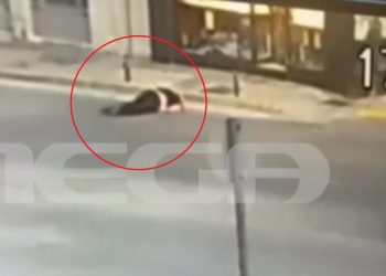 Σοκαριστικό-βίντεο:-Καρέ-καρέ-ο-άγριος-ξυλοδαρμός-κοσμηματοπώλη-στην-Παλλήνη