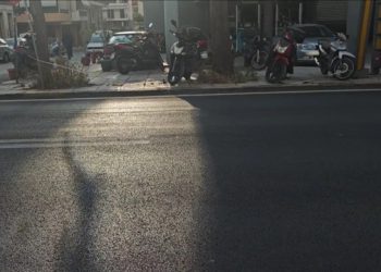 Μηχανή-παρέσυρε-και-εγκατέλειψε-ανήλικη-στη-Λιοσίων,-σε-κρίσιμη-κατάσταση-η-κοπέλα