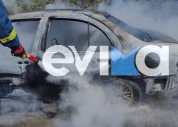 Εύβοια:-Αυτοκίνητο-κάηκε-ολοσχερώς,-άρπαξε-φωτιά-ενώ-ήταν-σε-κίνηση