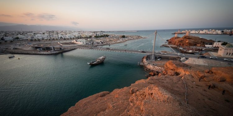 Στενά-του-Ορμούζ:-Το-Ιράν-δίνει-προτεραιότητα-σε-πλοία-που-πληρώνουν-για-διέλευση