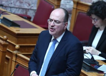 Μακάριος-Λαζαρίδης:-Το-retweet-που-«στέλνει»-τη-Ντόρα-Μπακογιάννη-για-σοκολατάκια-μετά-την-παραίτησή-του