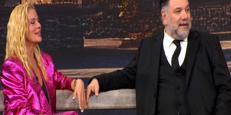 Η-έκπληξη-της-Ζέτας-Μακρυπούλια-έκανε-τον-Γρηγόρη-Αρναούτογλου-να-«λιώσει»