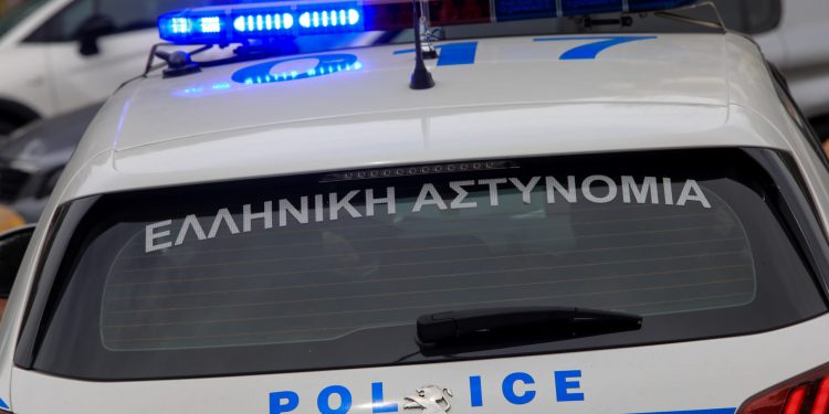 Συναγερμός-στην-Καστοριά-για-μπαράζ-τηλεφωνικών-απατών-–-Θύμα-ακόμα-μία-ηλικιωμένη,-οι-πινακίδες-πρόδωσαν-τον-«εισπράκτορα»