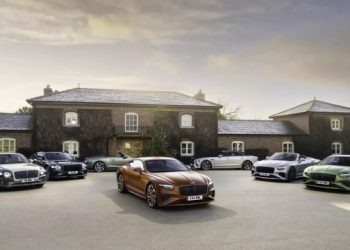 Η-bentley-τραβά-την-πρίζα