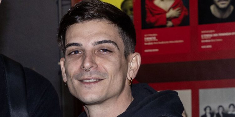 Νικολάκης-Ζεγκίνογλου:-Η-γιαγιά-μου-ήταν-πολύ-θρήσκα,-μια-φορά-με-πήρε-στην-εκκλησία-και-είπαν-«πάρτε-τον-πίσω»