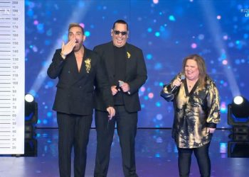 j2us:-Η-Έφη-Θώδη-τραγούδησε-τη-«Μαύρη-λίστα»-της-Άντζελα-Δημητρίου-και-της-το…-αφιέρωσε