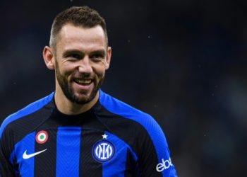 Ολυμπιακός:-Η-δήλωση-του-Ντε-Φράι-για-το-μέλλον-του-και-η-προοπτική-των-Ερυθρόλευκων-και-της-Μπενφίκα