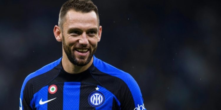 Ολυμπιακός:-Η-δήλωση-του-Ντε-Φράι-για-το-μέλλον-του-και-η-προοπτική-των-Ερυθρόλευκων-και-της-Μπενφίκα