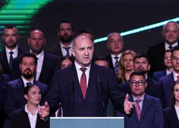 Η-Βουλγαρία-ψηφίζει-την-Κυριακή-με-τον-πρώην-πρόεδρο-Ράντεφ-να-προηγείται-στις-δημοσκοπήσεις